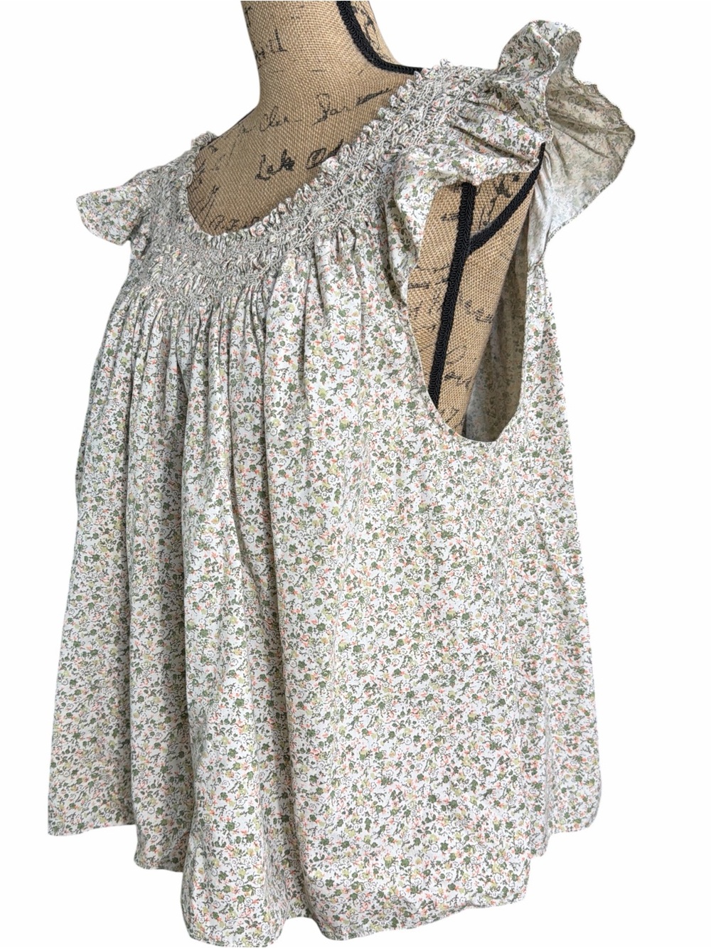 Doen Floral Smocked Ruffle Sleeve Top White with Green & Pink EC Size X-Large